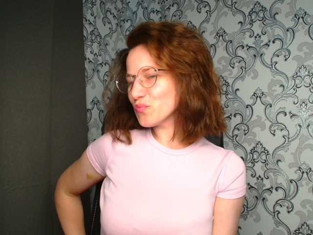 BellaKisss1 live cam on BongaCams
