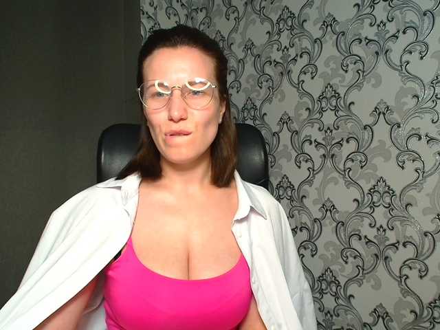 BellaKisss1 live webcam show