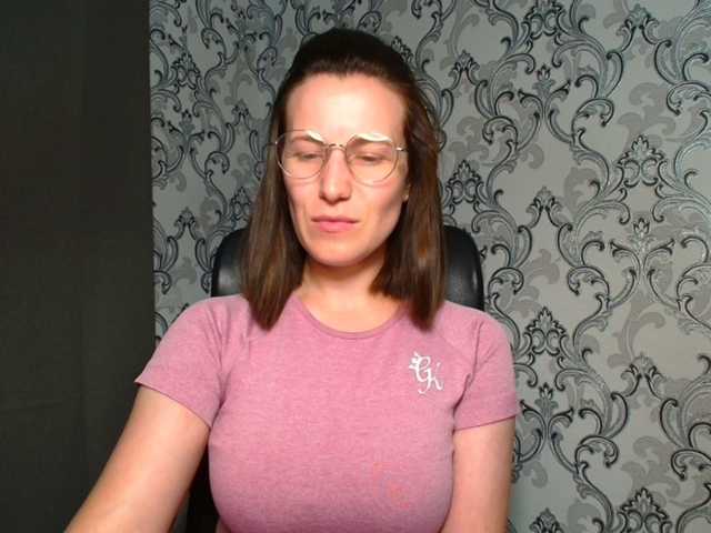 BellaKisss1 live cam on BongaCams
