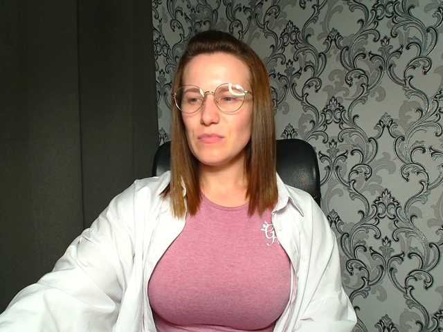 BellaKisss1 live cam on BongaCams