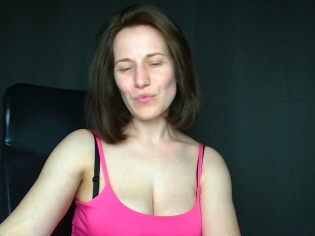 BellaKisss1 live cam on BongaCams