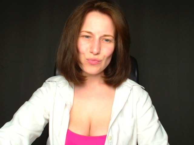 BellaKisss1 live cam on BongaCams