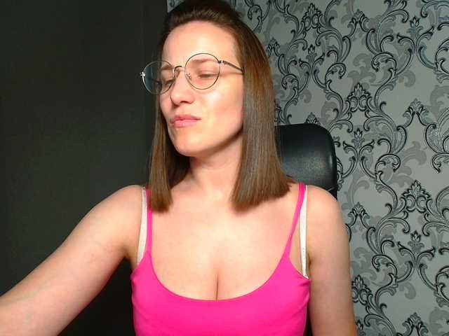 BellaKisss1 live webcam show