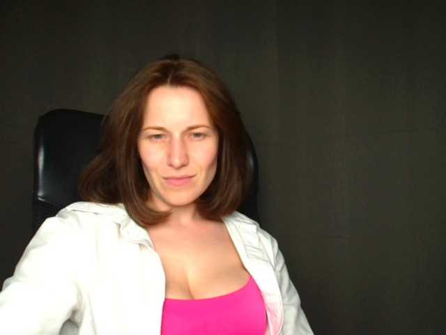 BellaKisss1 live cam on BongaCams