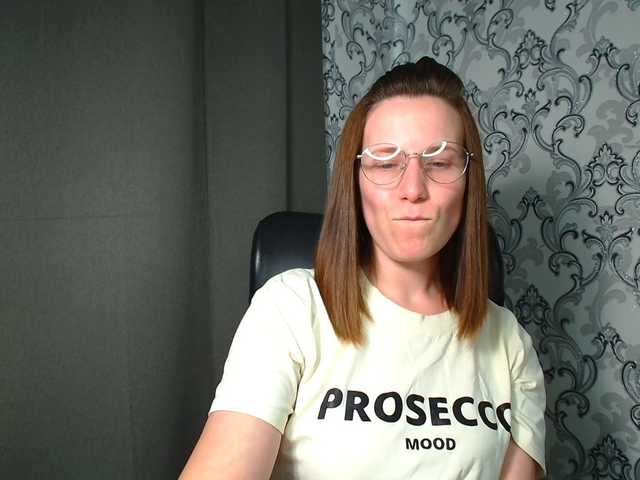 BellaKisss1 live cam on BongaCams