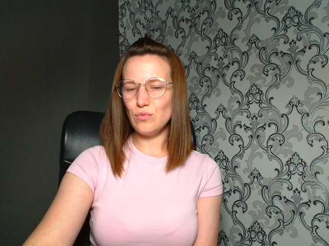 BellaKisss1 live cam on BongaCams
