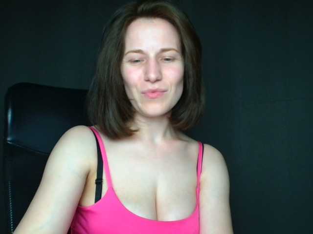 BellaKisss1 live cam on BongaCams