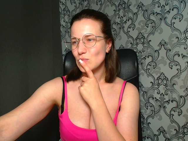 BellaKisss1 live cam on BongaCams