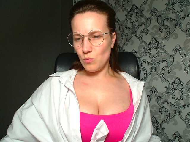 BellaKisss1 live cam on BongaCams