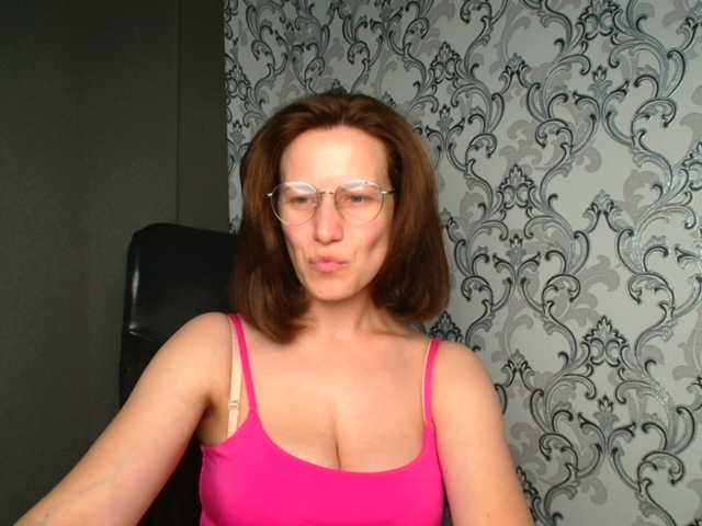BellaKisss1 live cam on BongaCams