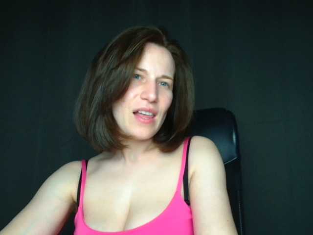 BellaKisss1 live cam on BongaCams