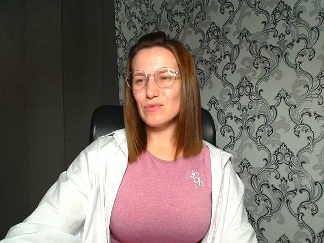 BellaKisss1 live cam on BongaCams
