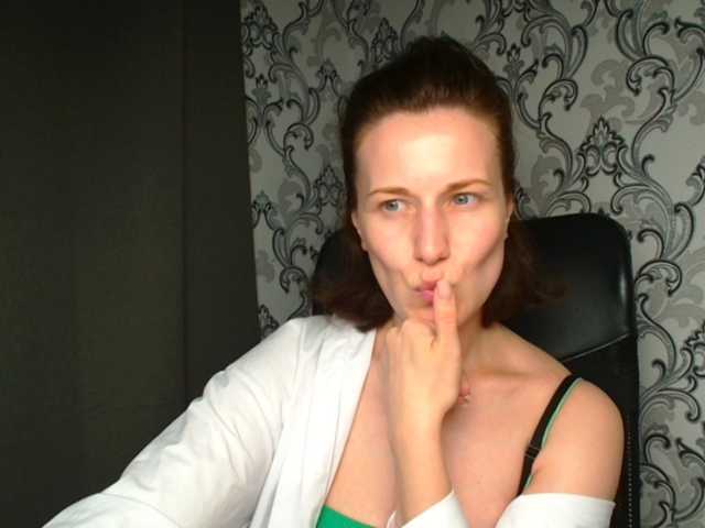 BellaKisss1 live cam on BongaCams