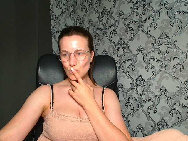 BellaKisss1 live cam on BongaCams