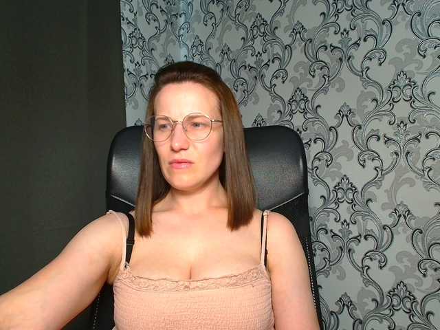 BellaKisss1 live cam on BongaCams
