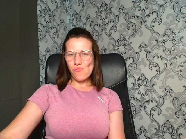 BellaKisss1 live cam on BongaCams