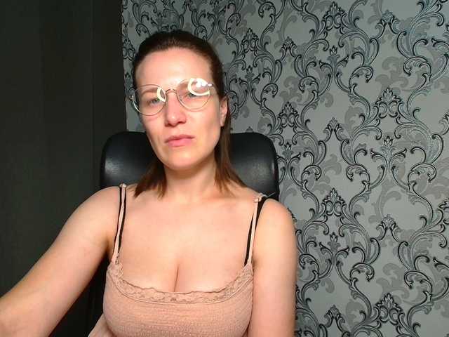 BellaKisss1 live cam on BongaCams