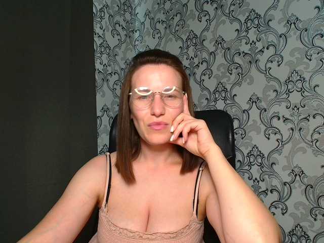 BellaKisss1 live cam on BongaCams