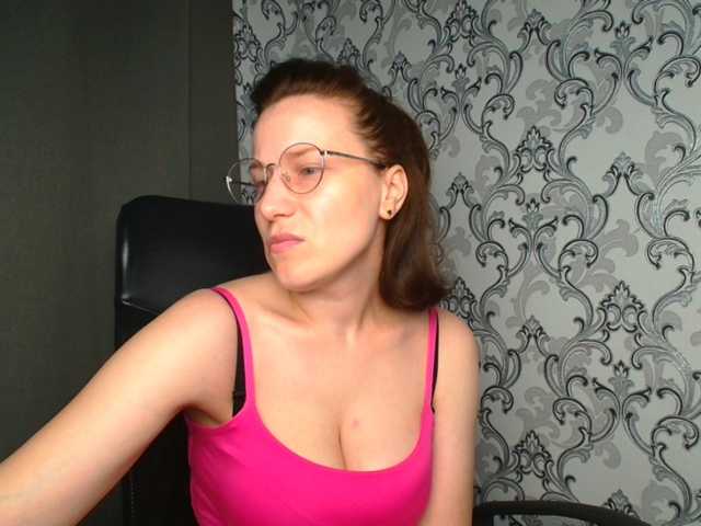 BellaKisss1 live cam on BongaCams