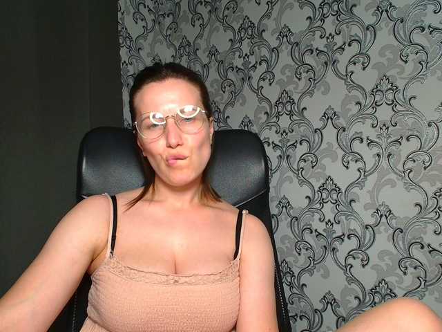 BellaKisss1 live cam on BongaCams