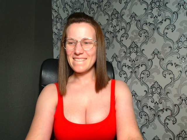 BellaKisss1 live cam on BongaCams