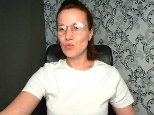 BellaKisss1 live cam on BongaCams