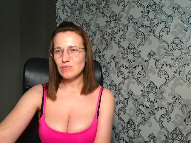 BellaKisss1 live cam on BongaCams