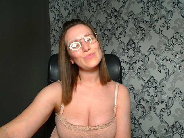 BellaKisss1 live cam on BongaCams