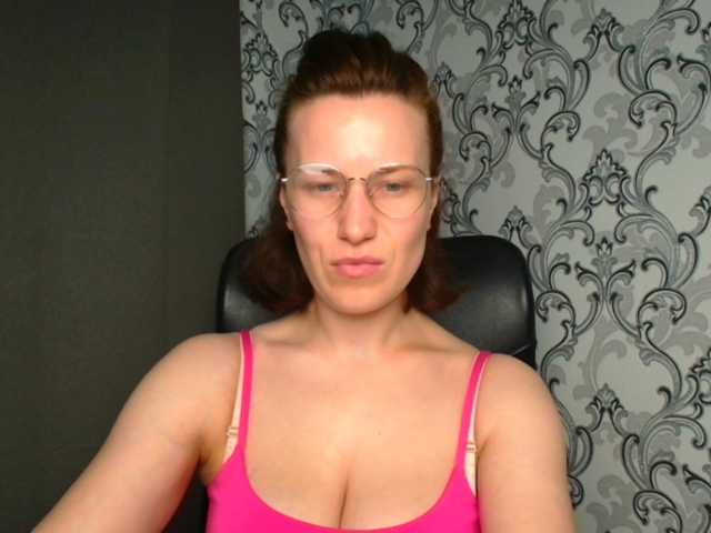 BellaKisss1 live cam on BongaCams