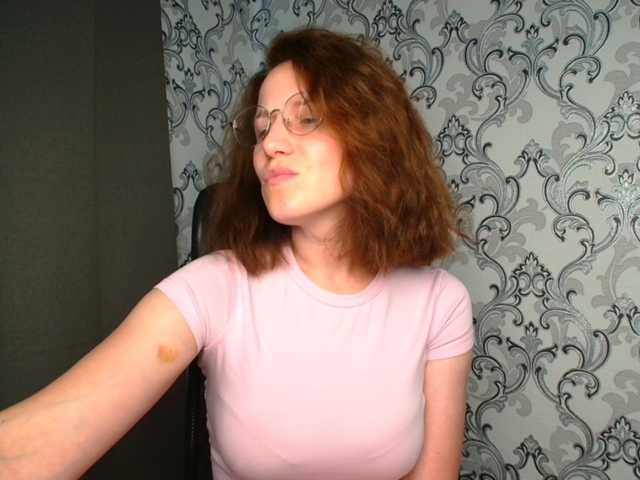 BellaKisss1 live cam on BongaCams