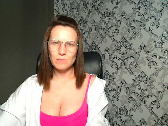 BellaKisss1 live cam on BongaCams