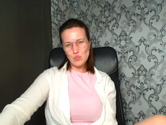 BellaKisss1 live cam on BongaCams