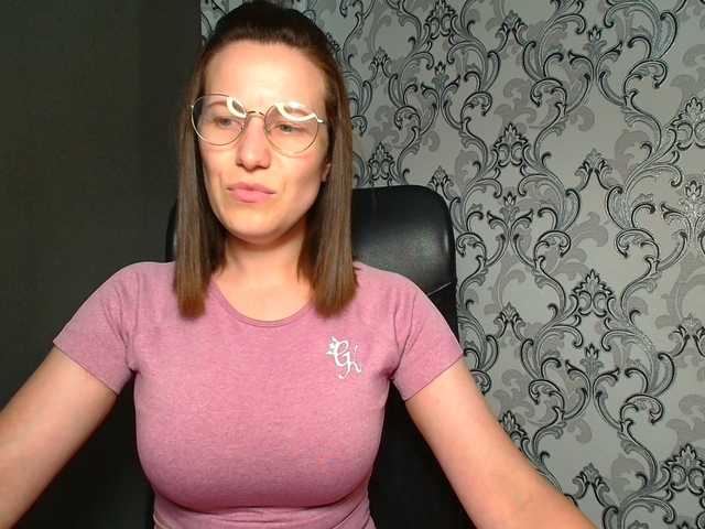 BellaKisss1 live webcam show
