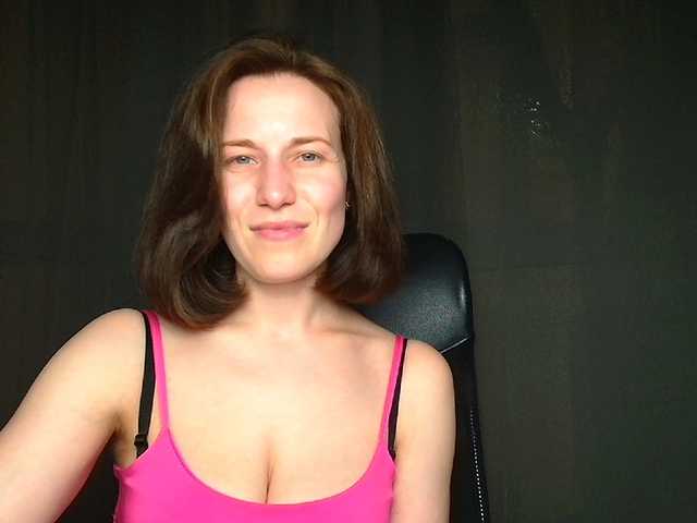 BellaKisss1 live cam on BongaCams