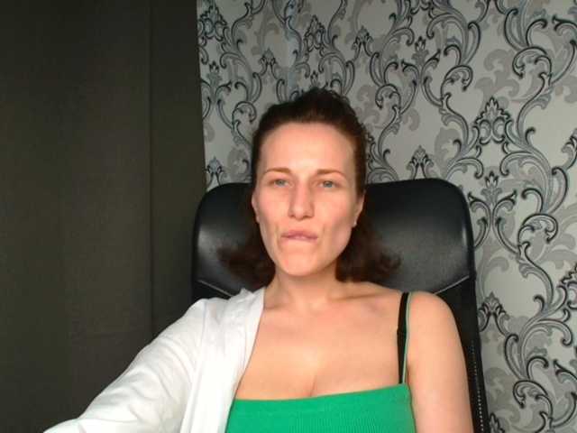 BellaKisss1 live cam on BongaCams