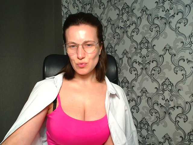 BellaKisss1 live cam on BongaCams