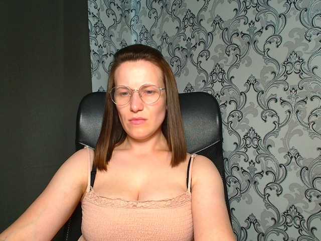 BellaKisss1 live cam on BongaCams