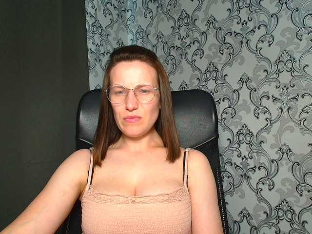 BellaKisss1 live cam on BongaCams