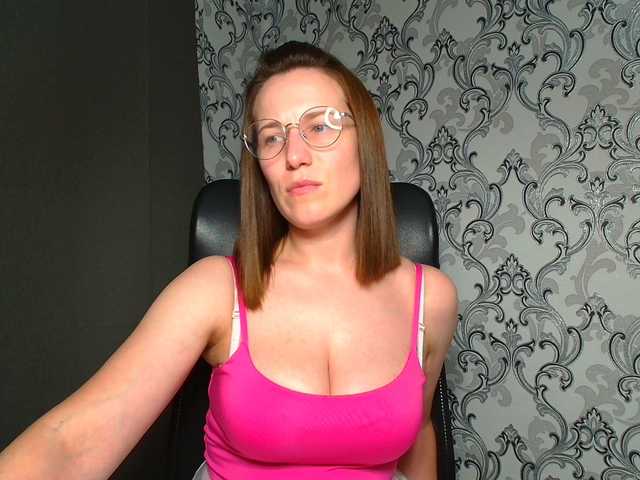 BellaKisss1 live cam on BongaCams