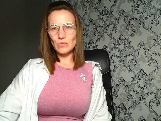 BellaKisss1 live cam on BongaCams