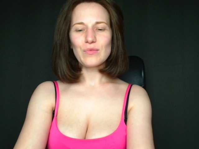 BellaKisss1 live cam on BongaCams