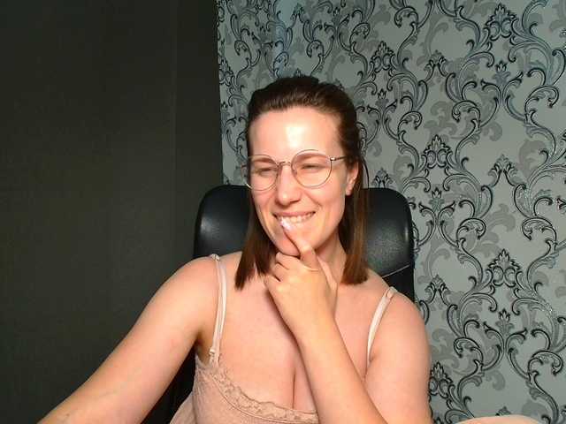 BellaKisss1 live cam on BongaCams