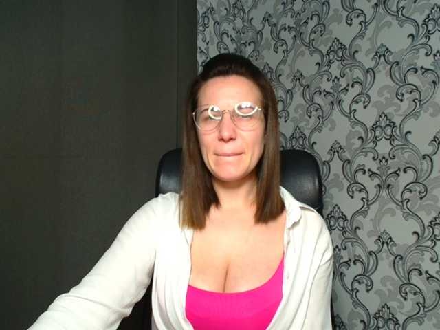 BellaKisss1 live cam on BongaCams