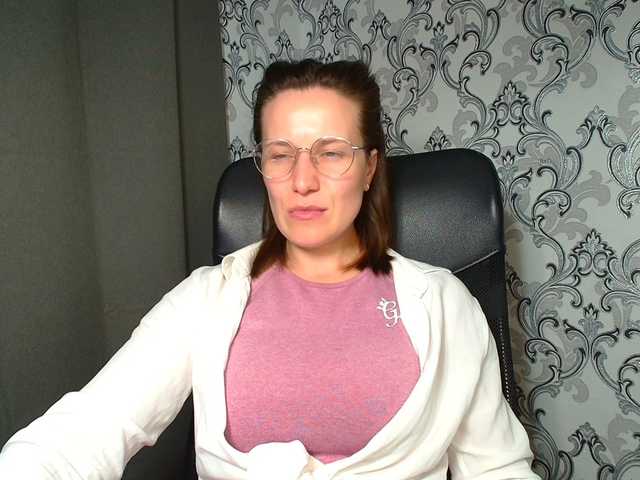 BellaKisss1 live cam on BongaCams