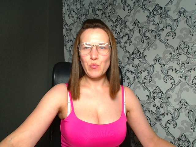 BellaKisss1 live cam on BongaCams