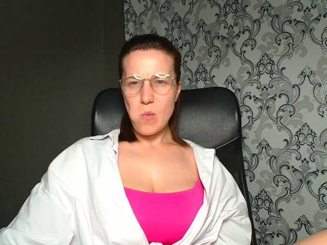 BellaKisss1 live cam on BongaCams