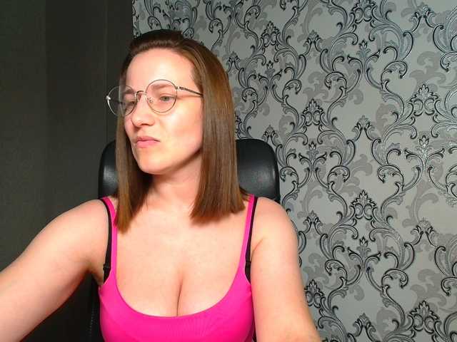 BellaKisss1 live cam on BongaCams