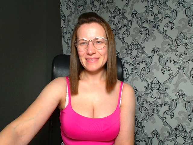 BellaKisss1 live cam on BongaCams