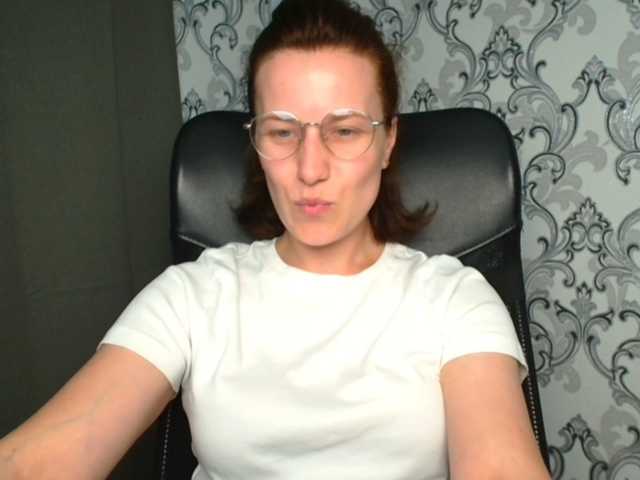 BellaKisss1 live cam on BongaCams