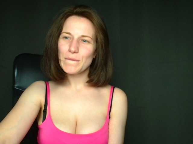 BellaKisss1 live cam on BongaCams